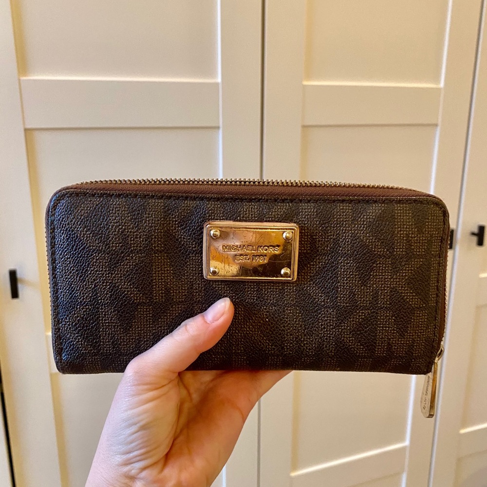 Michael Kors leather continental logo wallet